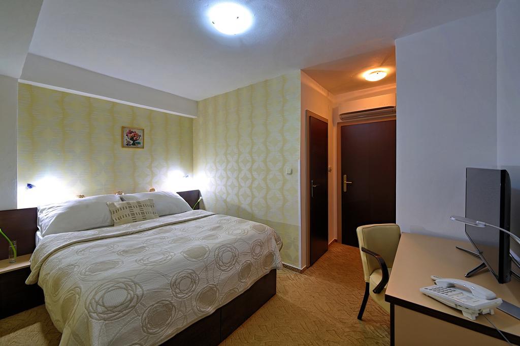 Hotel Saris Бардіїв Екстер'єр фото